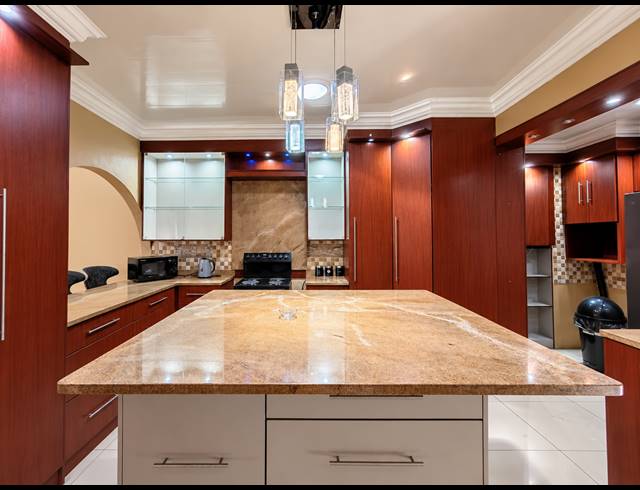 2 BEDROOM TOWNHOUSE FOR SALE IN THREE RIVERS